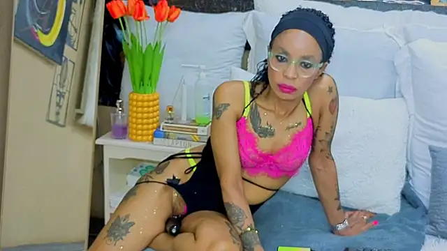 CaramelNatashaxx online show from October 28, 3:51 am