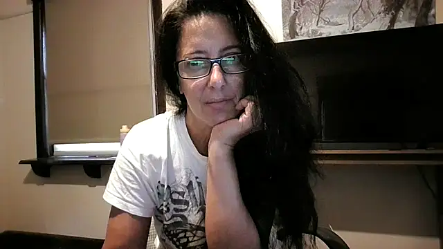 CleopatraGirl online show from May 3, 2:05 am