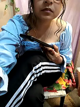 Snapshot of queenbuggi chatting on October 19, 7:49 pm queenbuggi online show from October 19, 7:49 pm