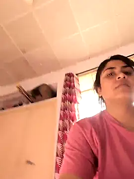 queenbuggi online show from February 12, 9:20 am