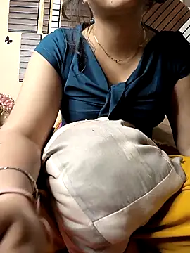 queenbuggi online show from April 5, 6:14 pm