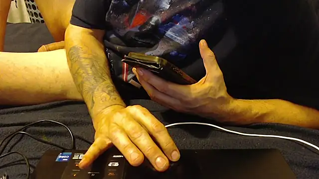 idiotpig66 online show from March 22, 7:32 am