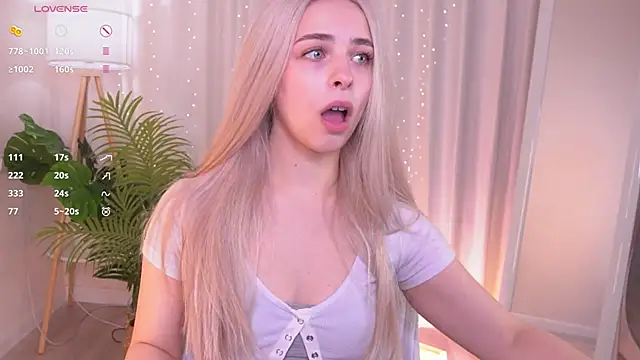 Snapshot of ShinyBarbie chatting on December 4, 6:56 am ShinyBarbie online show from December 4, 6:56 am