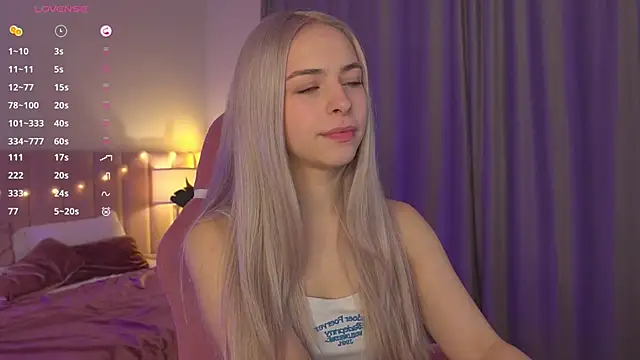 Snapshot of ShinyBarbie chatting on November 28, 6:35 am ShinyBarbie online show from November 28, 6:35 am