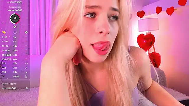 Snapshot of ShinyBarbie chatting on February 14, 6:35 am ShinyBarbie online show from February 14, 6:35 am