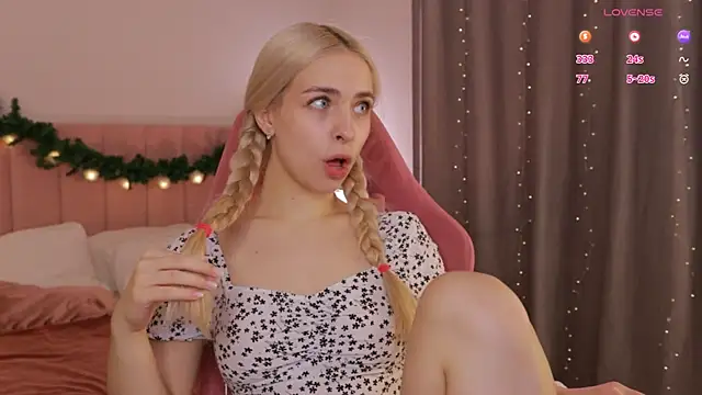 Snapshot of ShinyBarbie chatting on December 19, 6:16 am ShinyBarbie online show from December 19, 6:16 am