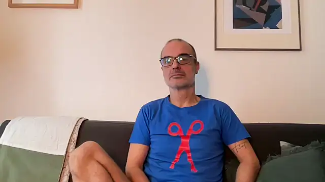 Snapshot of Milkywaymen chatting on December 2, 1:02 pm Milkywaymen online show from December 2, 1:02 pm