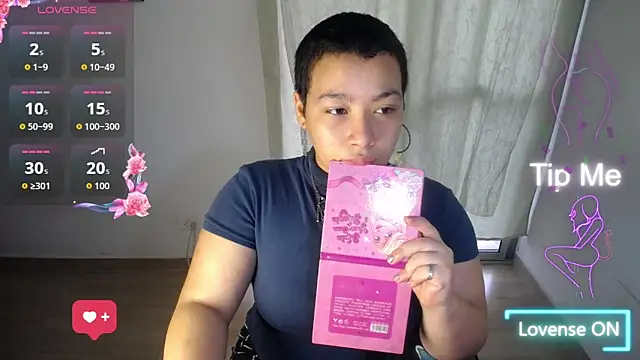Snapshot of Cherry_vald chatting on June 23, 1:09 pm Cherry vald online show from June 23, 1:09 pm