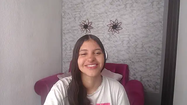 Snapshot of Evagirl69 chatting on October 15, 6:27 pm Evagirl69 online show from October 15, 6:27 pm