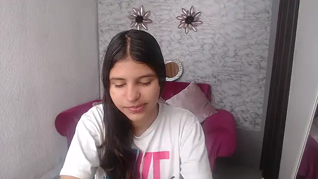 Snapshot of Evagirl69 chatting on October 20, 6:19 pm Evagirl69 online show from October 20, 6:19 pm