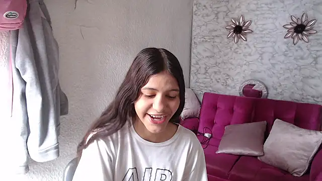 Snapshot of Evagirl69 chatting on June 18, 12:32 pm Evagirl69 online show from June 18, 12:32 pm