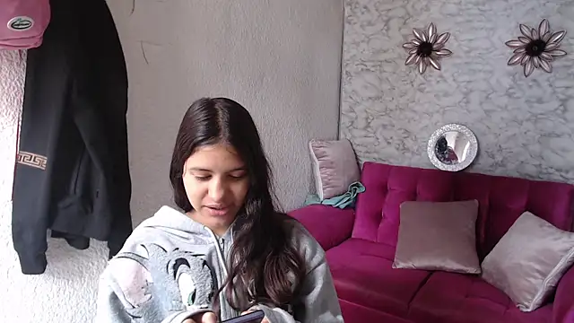 Snapshot of Evagirl69 chatting on June 17, 12:15 pm Evagirl69 online show from June 17, 12:15 pm