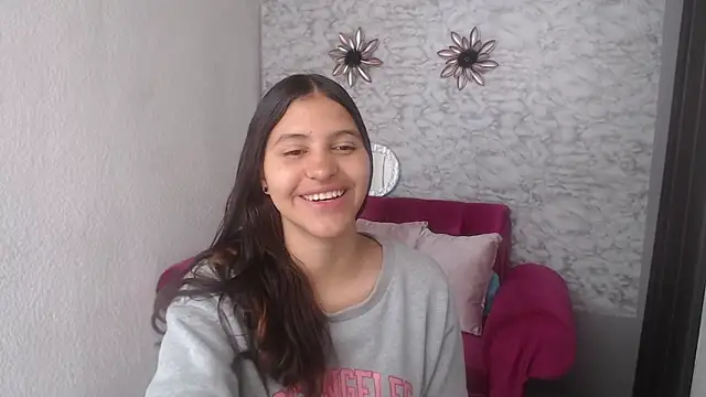 Snapshot of Evagirl69 chatting on October 1, 6:23 pm Evagirl69 online show from October 1, 6:23 pm