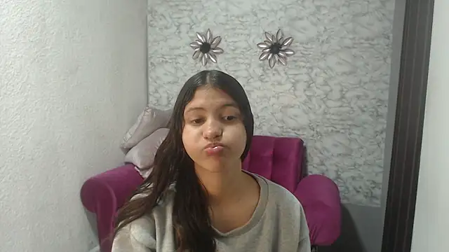 Snapshot of Evagirl69 chatting on October 11, 12:33 am Evagirl69 online show from October 11, 12:33 am
