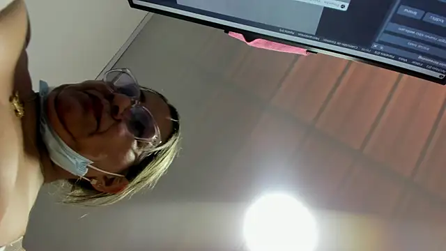 Vickysweeeettt online show from October 4, 8:21 pm