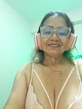 Vickysweeeettt online show from April 3, 11:33 pm