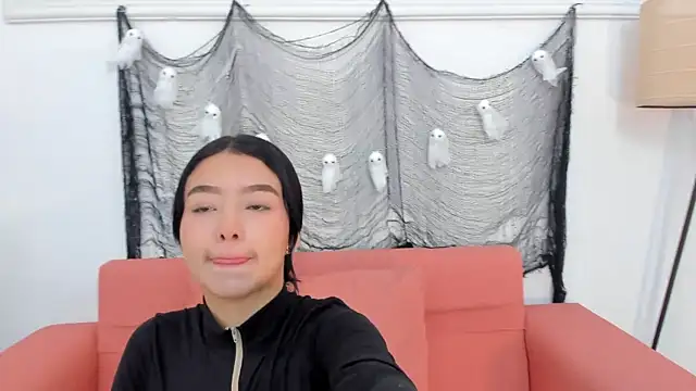 Snapshot of scarletross_ chatting on October 10, 11:22 am scarletross  online show from October 10, 11:22 am