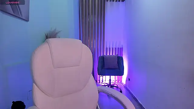 PauliinaBelle  online show from January 17, 1:26 pm