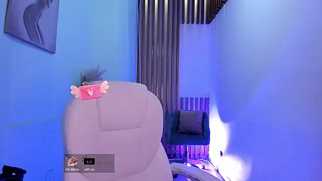 PauliinaBelle  online show from January 15, 1:25 pm