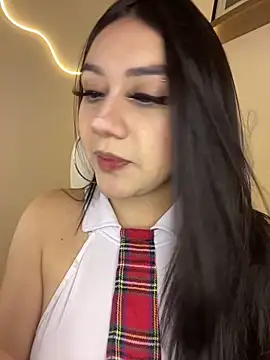 Zoe Serrat online show from December 14, 1:39 pm