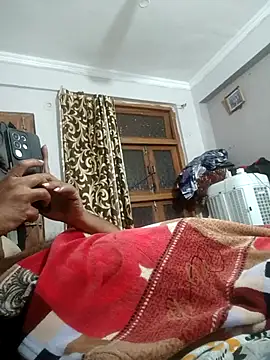 vardh033 online show from April 7, 2:24 am