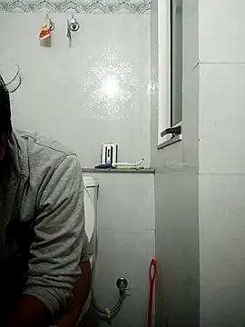 vardh033 online show from March 25, 2:44 am