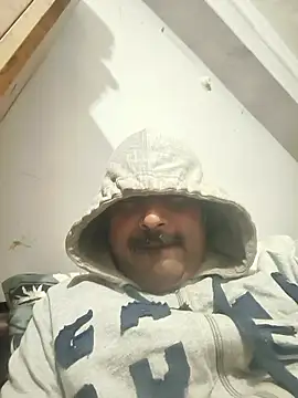 vardh033 online show from January 9, 2:57 pm