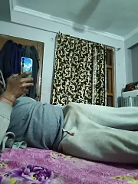 vardh033 online show from February 19, 11:45 pm