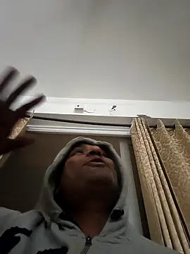 vardh033 online show from March 18, 2:08 pm