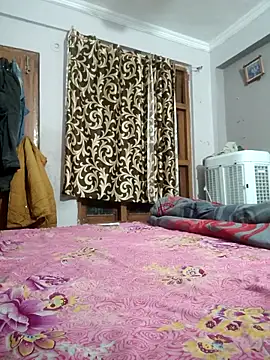 vardh033 online show from February 4, 5:30 pm