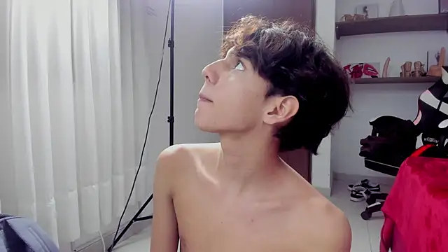Snapshot of lightboy0 chatting on September 19, 4:00 pm lightboy0 online show from September 19, 4:00 pm