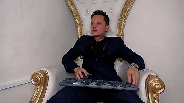 Snapshot of SkinnyZetth chatting on October 24, 5:06 am SkinnyZetth online show from October 24, 5:06 am