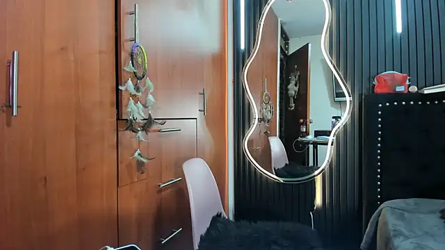 Snapshot of scarletr_red chatting on December 15, 11:10 pm scarletr red online show from December 15, 11:10 pm