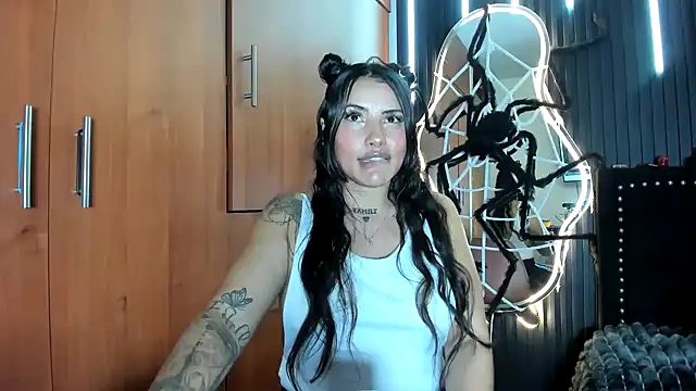 Snapshot of scarletr_red chatting on October 30, 10:28 pm scarletr red online show from October 30, 10:28 pm