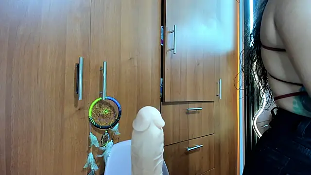 scarletr red online show from February 8, 12:08 am