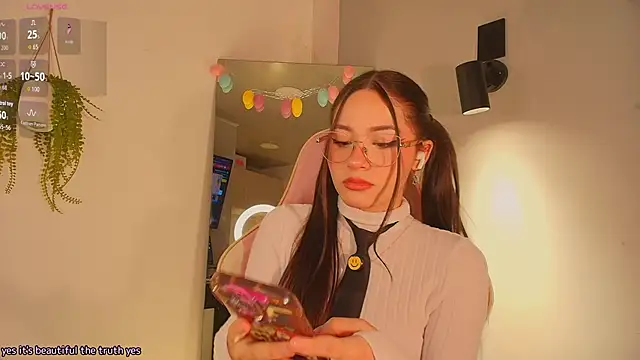 Melifluaa online show from April 10, 6:59 pm