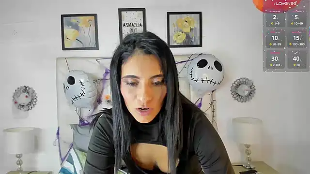 Snapshot of sara_coor chatting on October 29, 2:32 am sara coor online show from October 29, 2:32 am