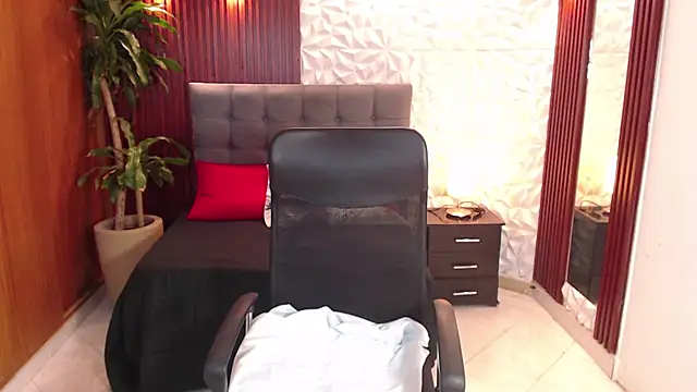 Snapshot of veronica_em1 chatting on July 1, 12:49 pm veronica em1 online show from July 1, 12:49 pm