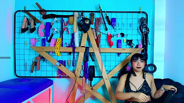 Mrmia bdsm extreme online show from December 3, 1:21 pm