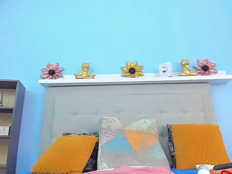 monalind220 online show from February 3, 2:55 pm