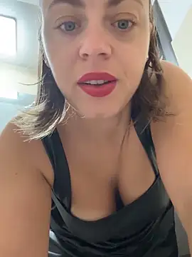 Snapshot of ladywithbigass chatting on October 7, 5:08 am ladywithbigass online show from October 7, 5:08 am
