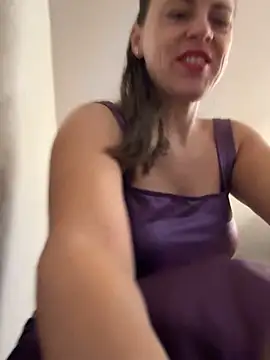 Snapshot of ladywithbigass chatting on October 15, 5:06 am ladywithbigass online show from October 15, 5:06 am