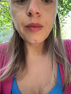 ladywithbigass online show from July 11, 4:57 am
