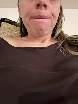Snapshot of ladywithbigass chatting on March 10, 12:06 pm ladywithbigass online show from March 10, 12:06 pm