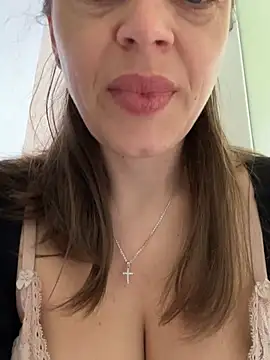 ladywithbigass online show from May 6, 5:44 am