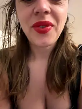 ladywithbigass online show from November 10, 5:45 am