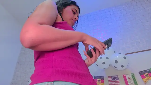 Snapshot of thalia888_ chatting on June 20, 7:08 pm thalia888 online show from June 20, 7:08 pm