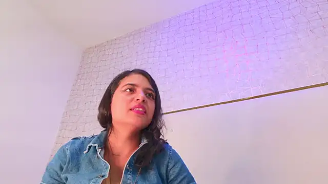 Snapshot of thalia888_ chatting on June 7, 7:08 pm thalia888 online show from June 7, 7:08 pm