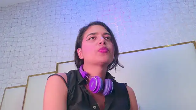 Snapshot of thalia888_ chatting on July 10, 7:03 pm thalia888 online show from July 10, 7:03 pm