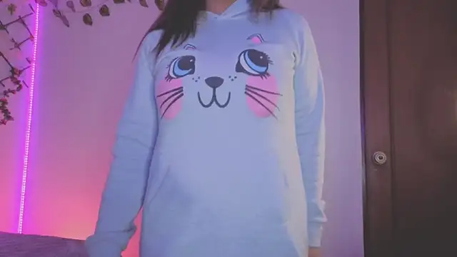 Snapshot of MiaCollinssx chatting on November 6, 4:22 pm MiaCollinssx online show from November 6, 4:22 pm